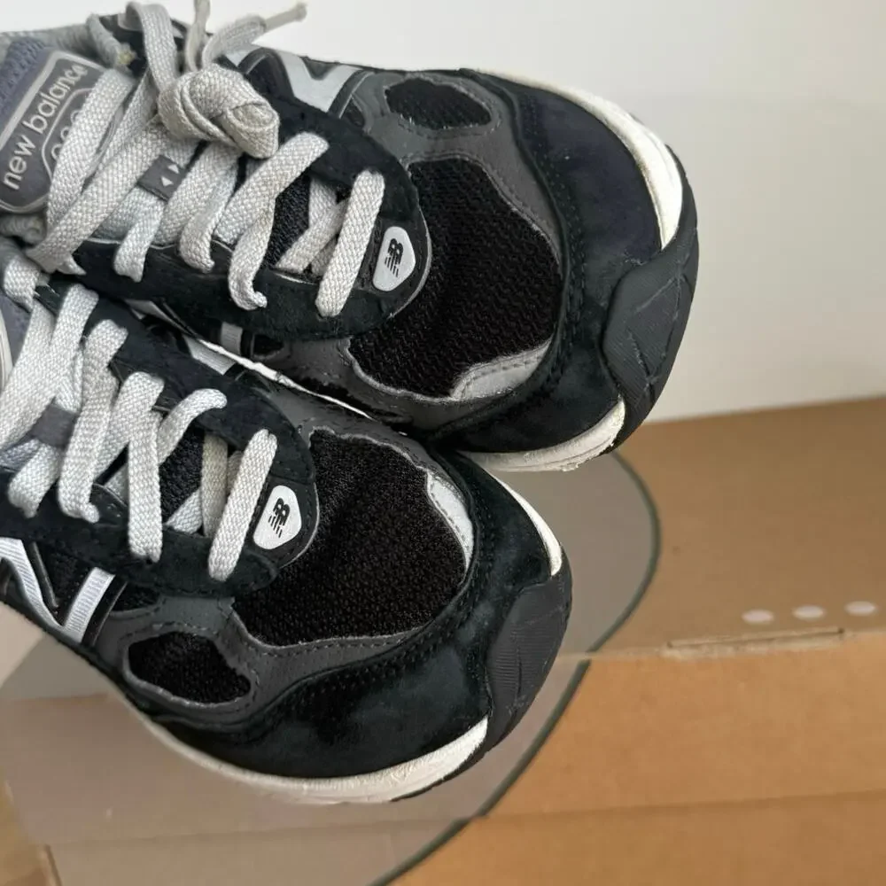 New Balance 990 V6 Grey/Black Kids Sneakers - SZ 2 Y - Picture 6 of 15